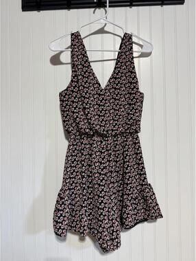Lush Black Floral Surplice Ruffle Romper Small V-Neck Boho Summer Shorts